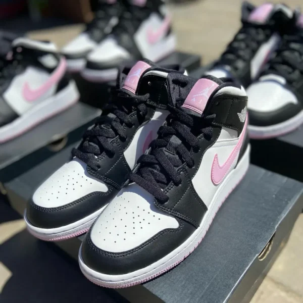 Nike Pallets for sale - Pallet for sale.